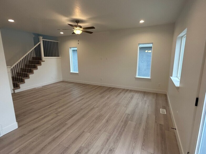 Building Photo - 4514 E Silver Moon Dr