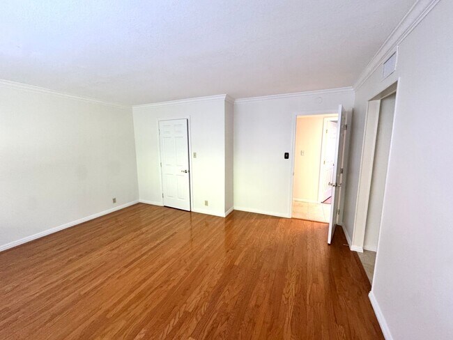 Building Photo - Quiet cul-de-sac Ondulando home