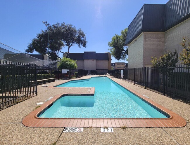 Building Photo - 8523 Hearth Dr