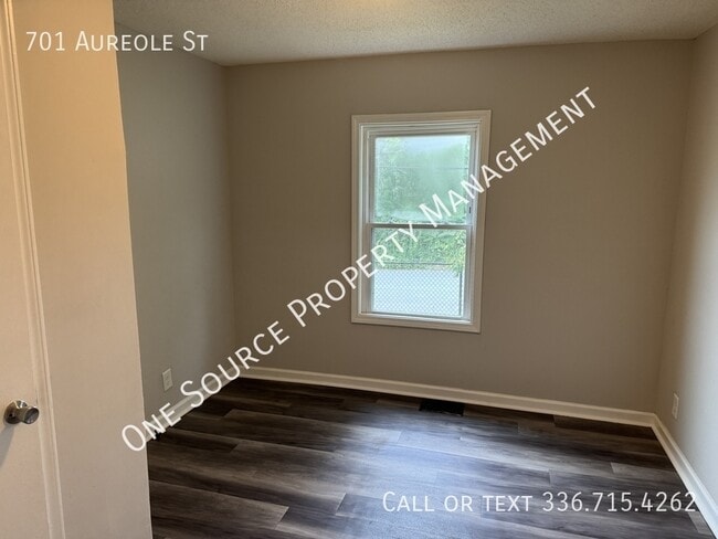 Building Photo - 701 Aureole St
