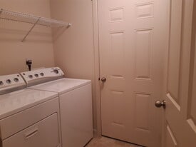 Building Photo - 10664 NE Holly St