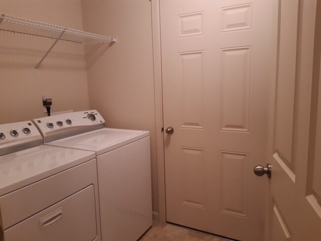 Building Photo - 10664 NE Holly St