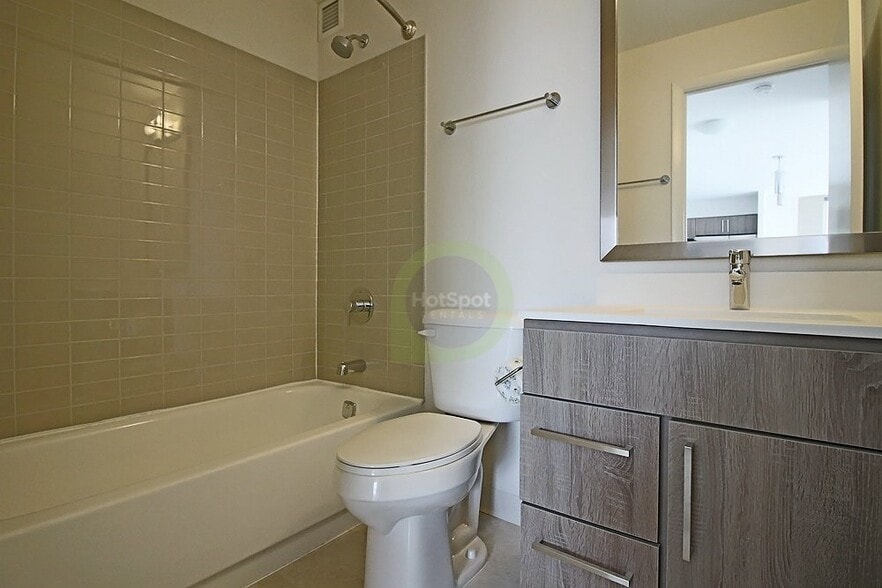 Building Photo - 900 S Ashland Ave