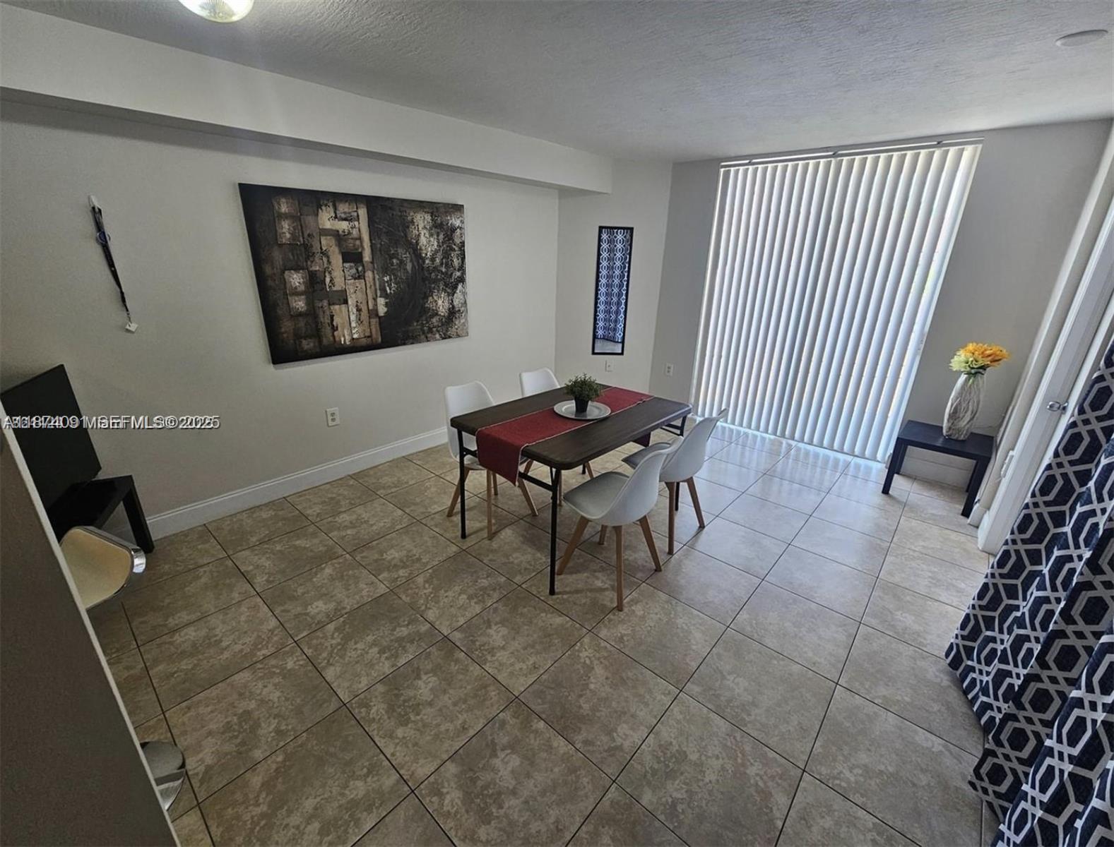 Building Photo - 102 SW 6th Ave