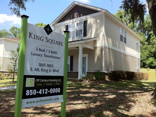 Interior Photo - King Square - 1801