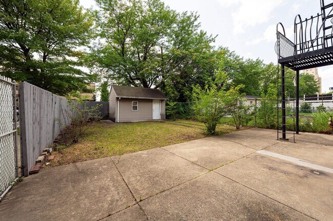 Building Photo - 343 Mercer Loop
