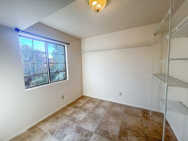 Building Photo - 503 S Sawmill Gardens Dr