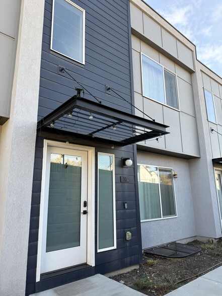 Building Photo - 620 N Orchard Dr