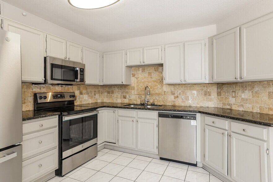 Building Photo - 3104 E Siesta Ln