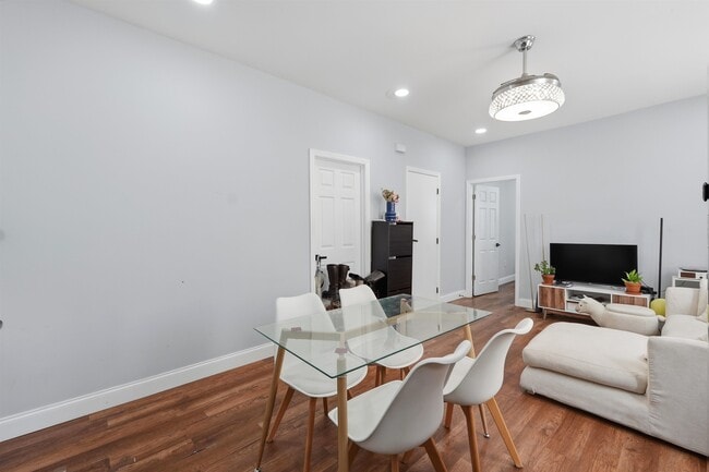 Building Photo - 17 Troy St