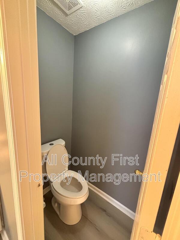 Building Photo - 4504 Carriage Park Dr