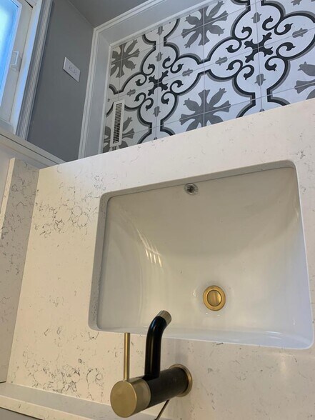 Bathroom - 23 W Franklin Ave