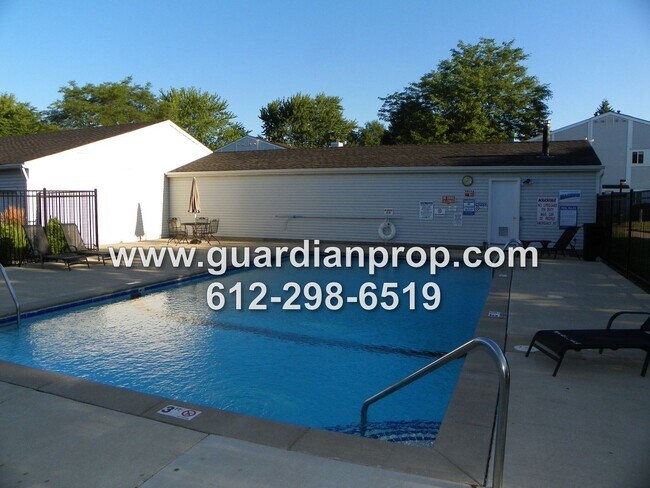 Building Photo - 2nd Floor Condo Available Now, Balcony, Fi...