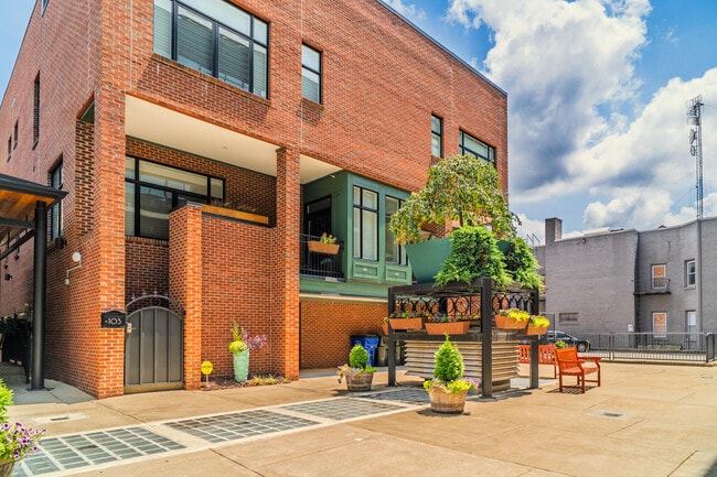 Primary Photo - 515 W Main St