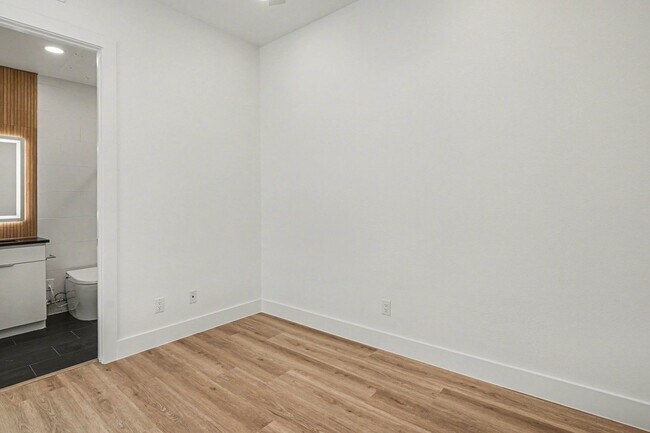 Building Photo - Be the first to live in Unit 205 at 2217 Fitzhugh—a brand-new 2026 construction offering 597 sq f...