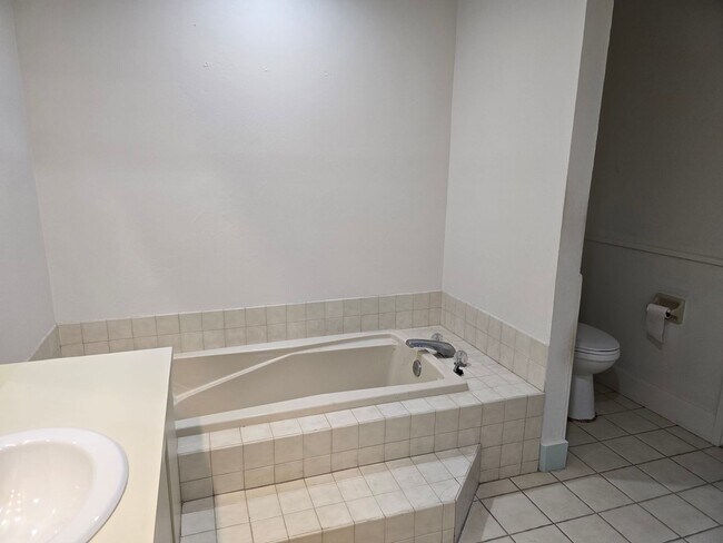 Building Photo - Be Home for the Holidays!