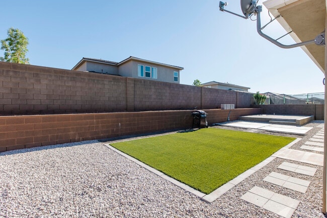 Building Photo - 3338 E Crimson Ridge Dr