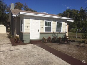 Building Photo - Remodeled 2/1 - Close to Howard and UT