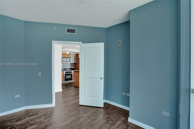 Building Photo - 480 NE 30th St