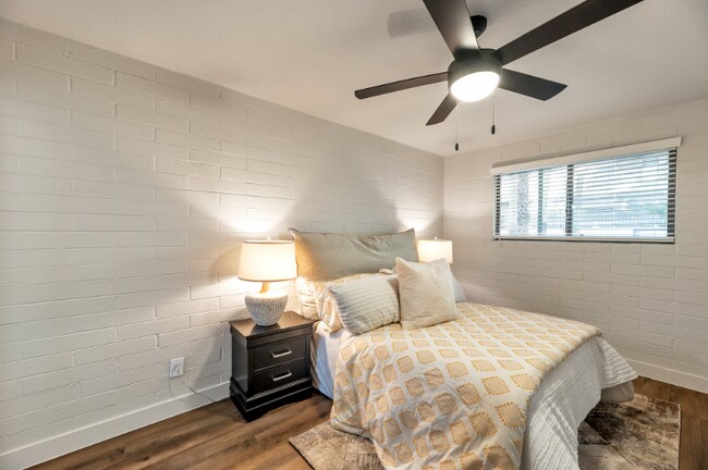 Building Photo - 1827 E Lemon St