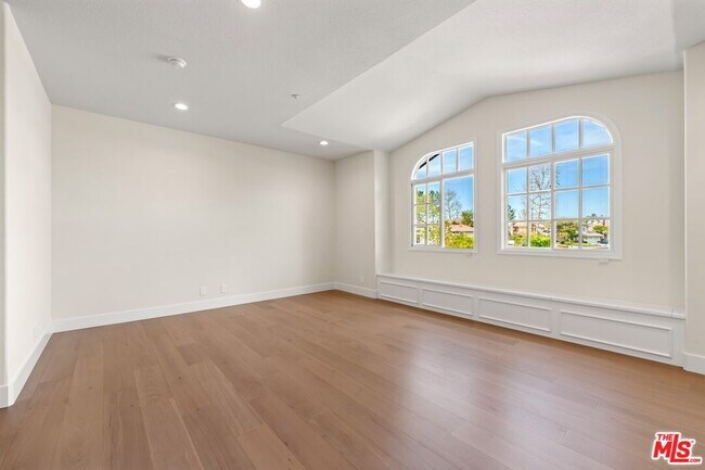 Building Photo - 18500 St Moritz Dr