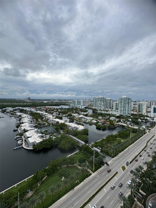 Building Photo - 16001 Collins Ave