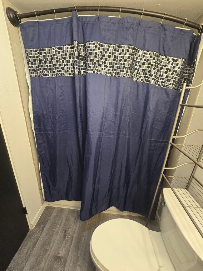 Building Photo - Rooms for Rent – Furnished, Lockable, & Private Backyard! 6 Spots Open.