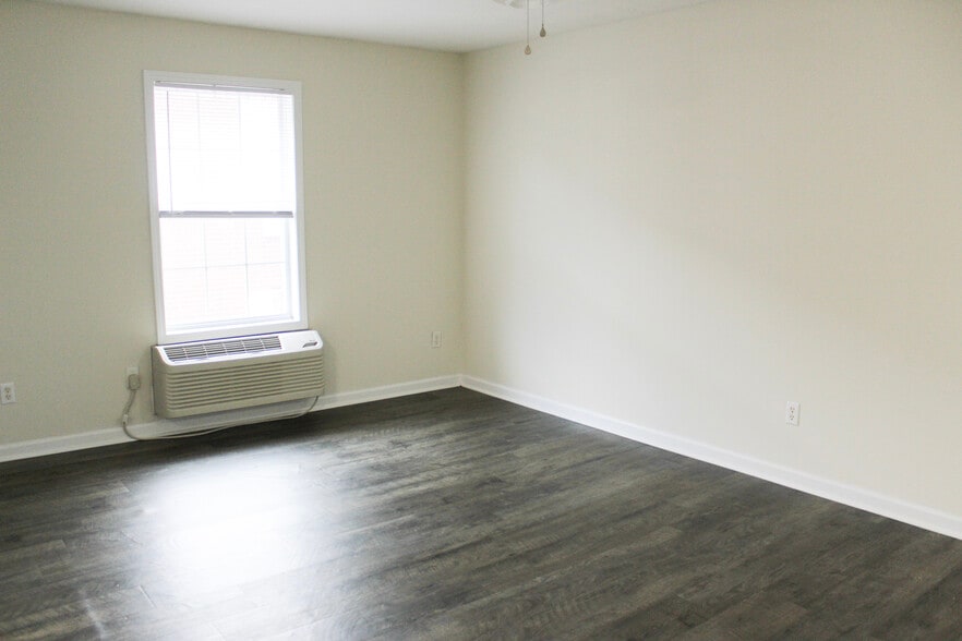 Building Photo - 1351 N Dixie Ave