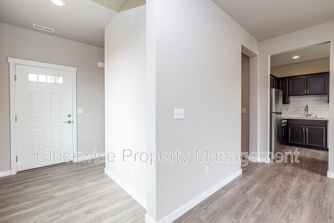 Building Photo - 108 Tacoma Ct NW