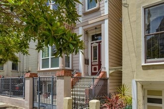 Building Photo - Completely Renovated Top Floor Unit in Vic...