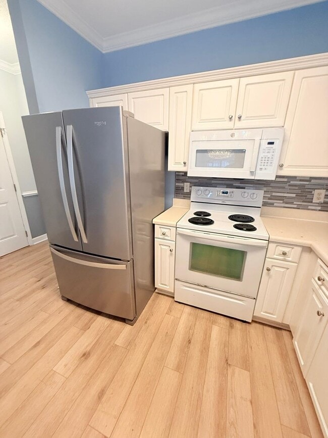 Building Photo - 330 Kiskadee Loop