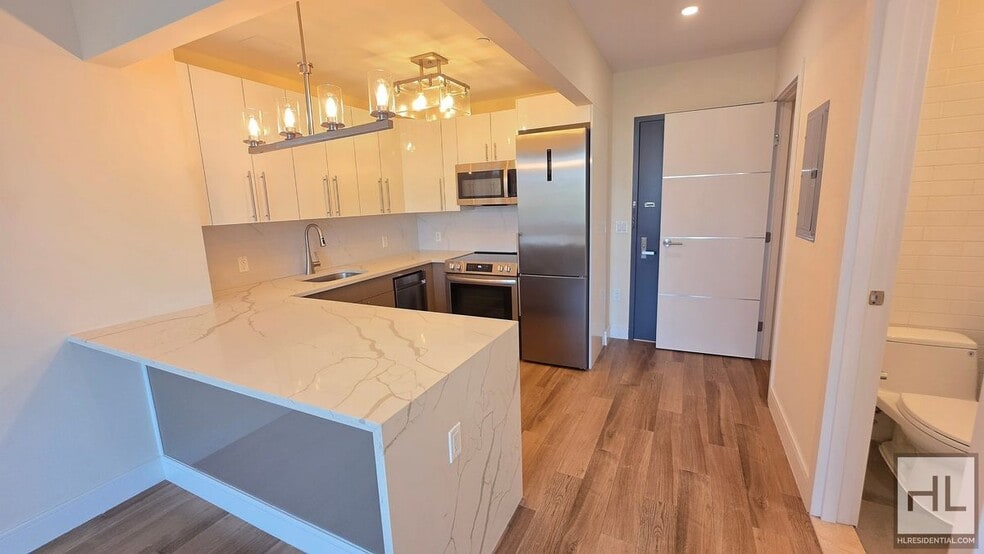 Building Photo - Sunlit 5th-Floor 1-Bed with a Showpiece Open Kitchen