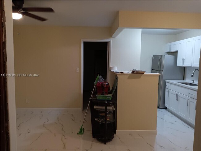 Building Photo - 5861 NE 18th Ave