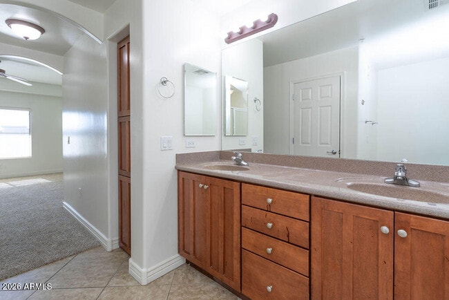 Building Photo - 5450 E Deer Valley Dr