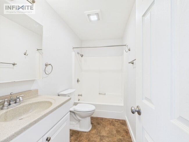 Building Photo - Great Four Bedroom! First Month Half Off!!