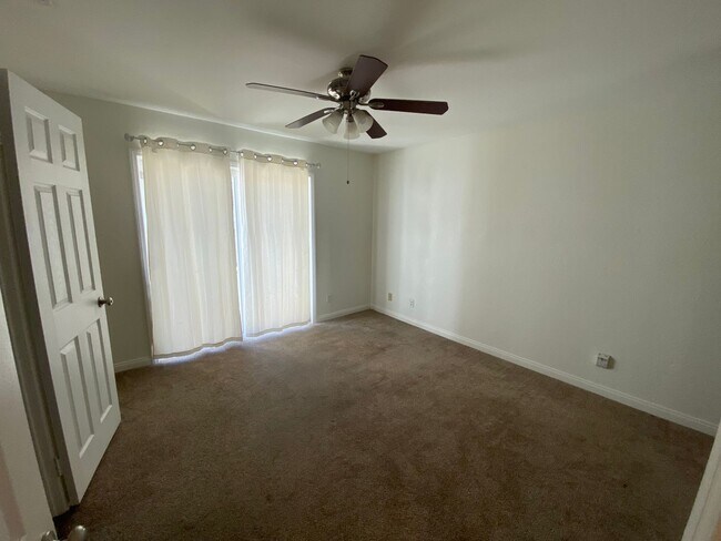 Building Photo - West Lancaster Pool Home