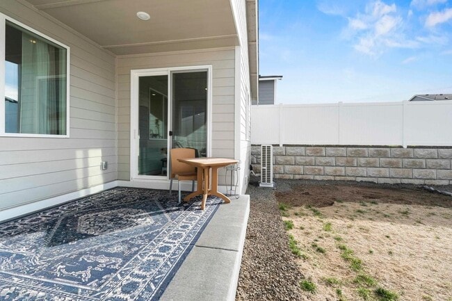 Building Photo - 10813 N Beaverhead Rd