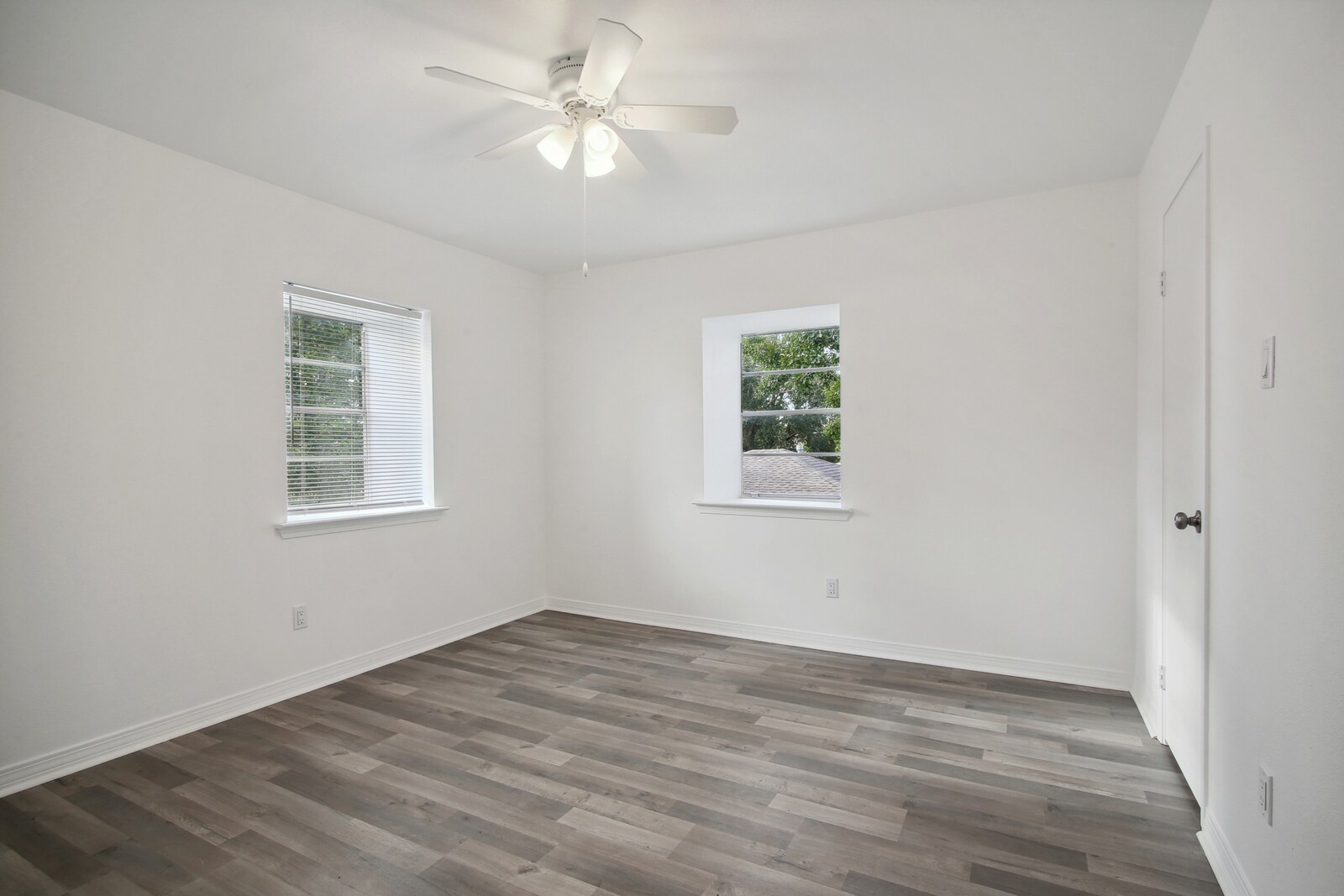 Building Photo - 424 Deckbar Ave