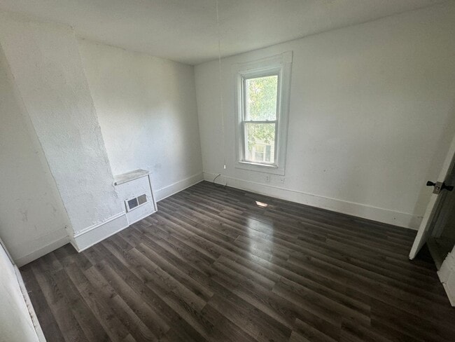 Building Photo - House for RENT 2 BedRooms / 1 Bathroom