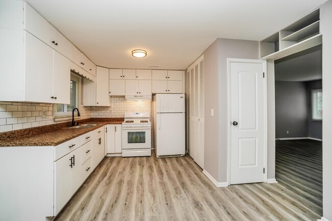 Building Photo - 608 Palace Ln