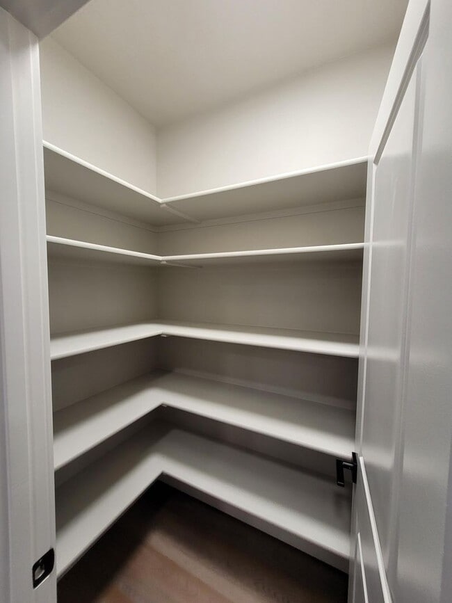 Building Photo - Fantastic Townhome in Downtown Meridian!