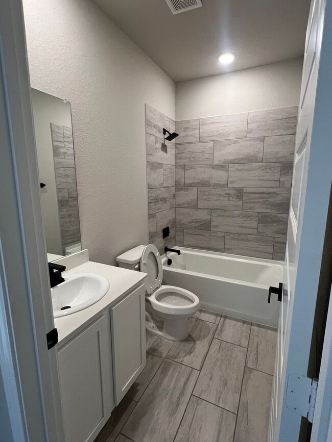 Building Photo - NEW 4 Bedroom in Joshua ISD. Move in special for the end of the year!