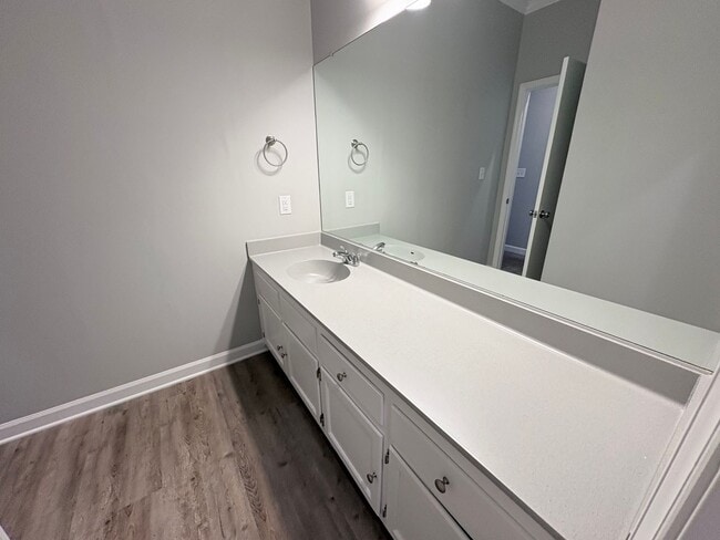 Building Photo - Large 2 Bedroom 2 Bath Condo in the Forest Oaks Community!!