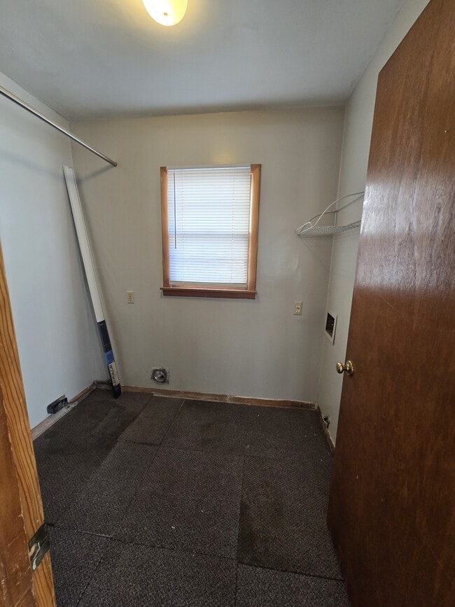 Building Photo - 526 Martinson N