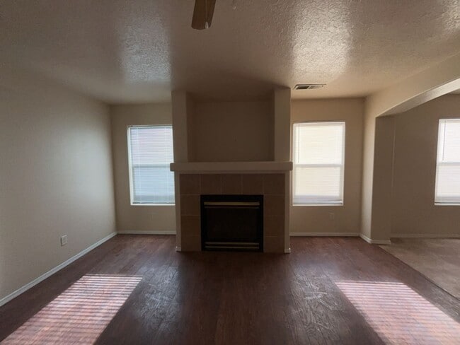 Building Photo - Three Bedroom, two Bath single-story home.