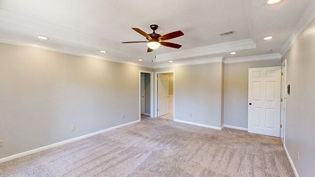 Building Photo - 4130 Knollcrest Cir N