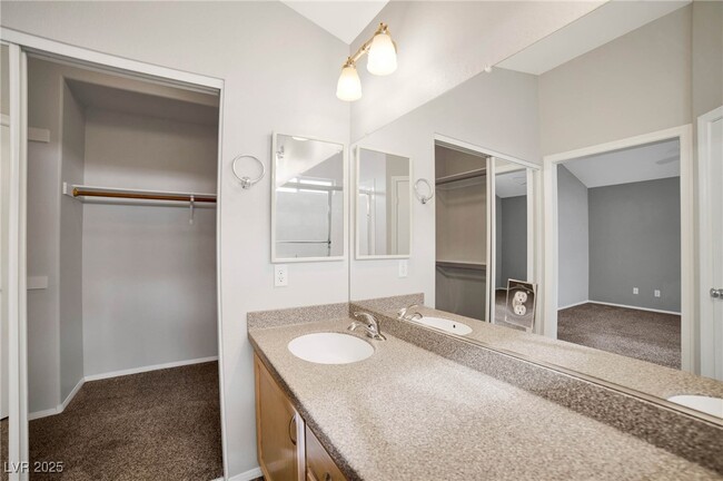 Building Photo - 8133 Kentshire Dr