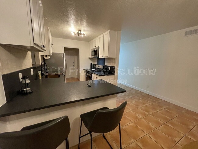 Building Photo - 520 Ortiz Dr NE