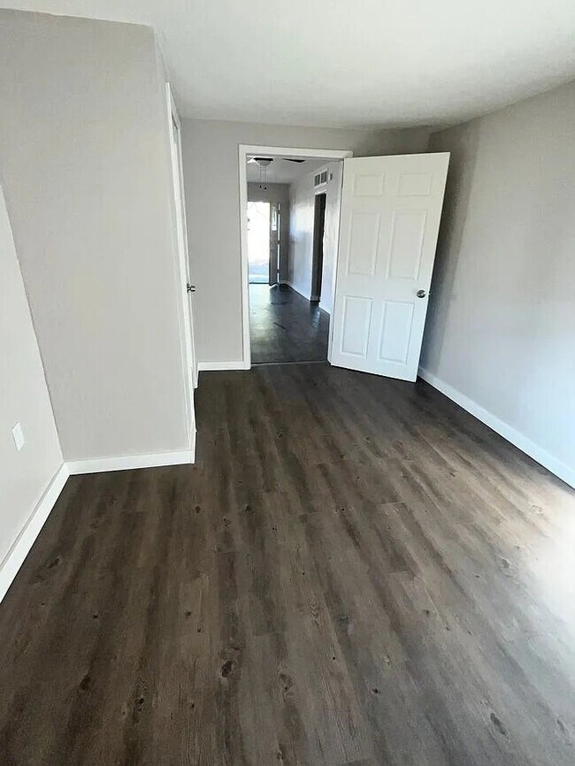 Building Photo - AMAZING 1 BEDROOM 1 BATHROOM FOR LEASE
