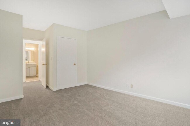 Building Photo - 1805 Crystal Dr